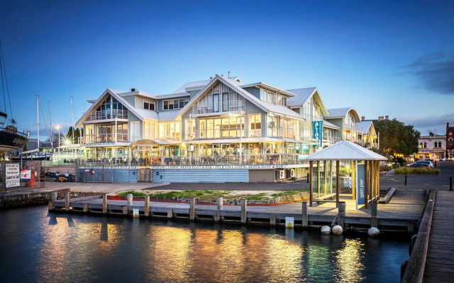 MainStay Suites Williamstown