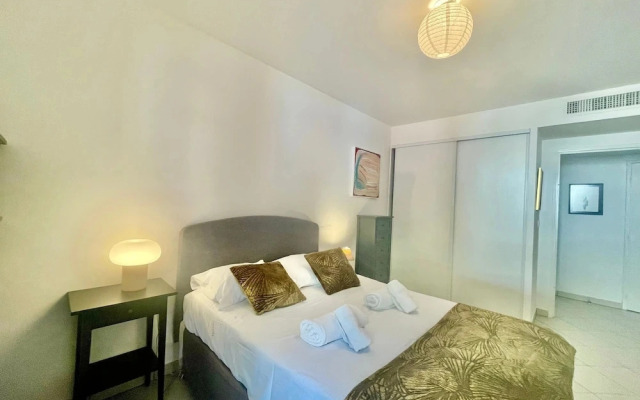 One Bedroom Flat Near Monaco