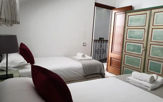 Casa Puerta de Santa Cruz