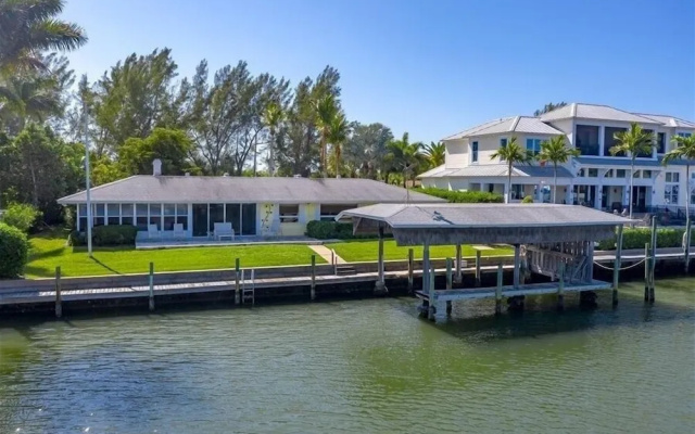 S-141 Damficare 3 Bedroom Home by Redawning