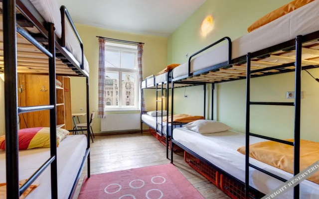 Barons City Central Hostel & Apartments