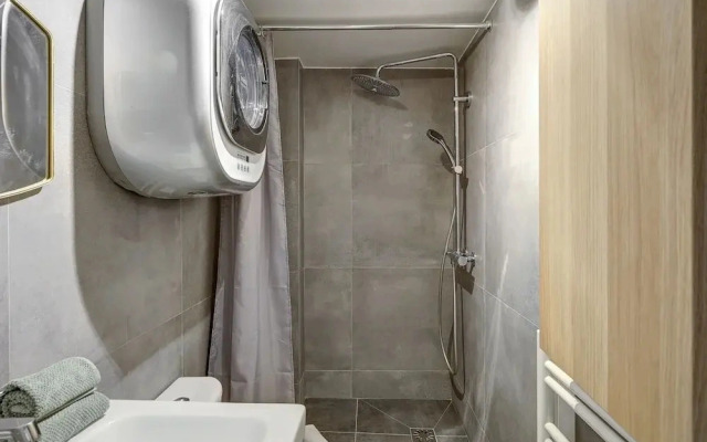 Charming Le Marais Mezzanine Studio