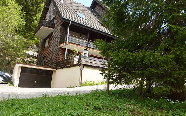 HALLENBADWEG