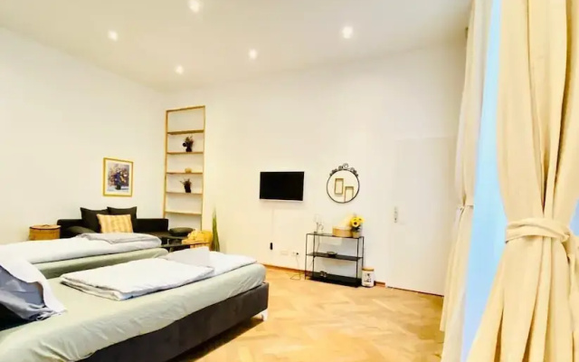 Bright and Spacious 2BR Flat Westbahnhof