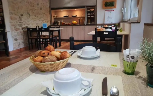Logis Hotel L'Escarbille