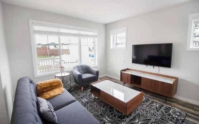 Gorgeous 4 Bedroom Townhouse in South Winnipeg