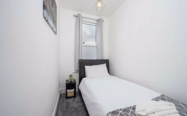 Newly Renovated High Spec 4 Bedroom House