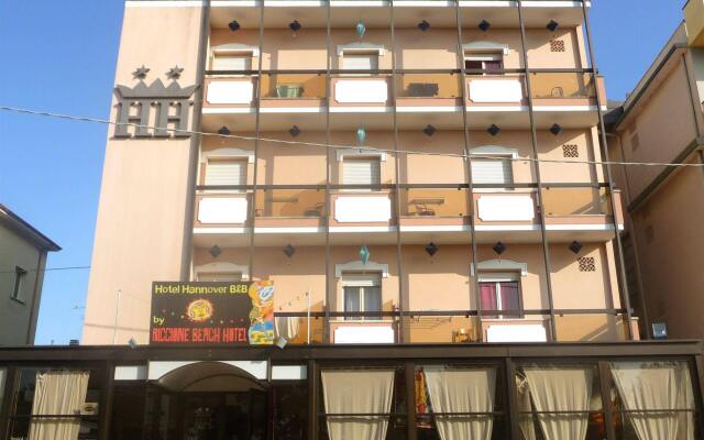 Riccione Beach Hotel вид на фасад