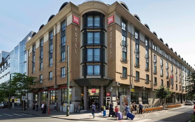 Отель ibis Brussels Centre Gare Midi вид на фасад