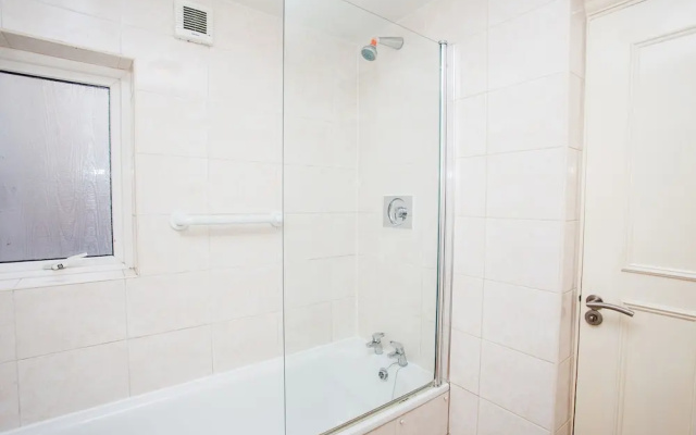 Bright &Spacious Family Home near London Bridge
