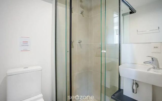 Studio w/ pool near subway FRE2112