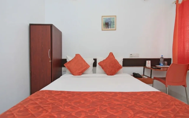 OYO 1356 Hotel Gokulam Compact