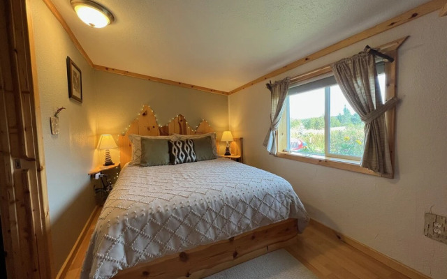 Green Timbers Lodge Redwood Cabin