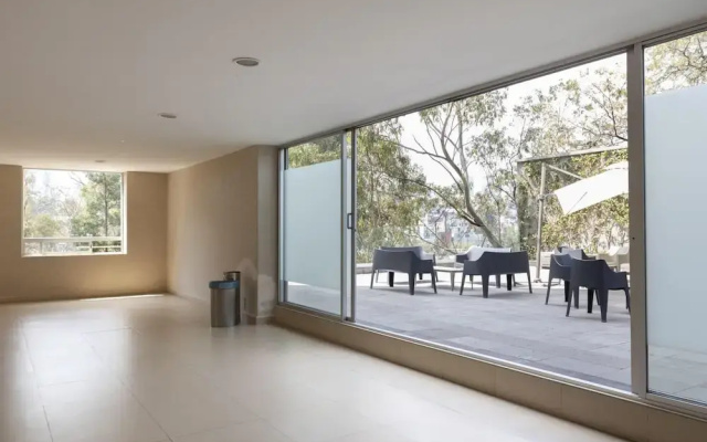Amazing City Views in Big Apartment With Amenities