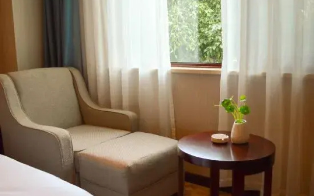 Mangshi Huayou Business Hotel