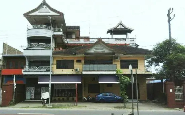 OYO 2703 Hotel Transit 1