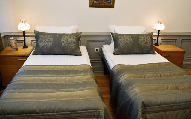 Kristof Hotel