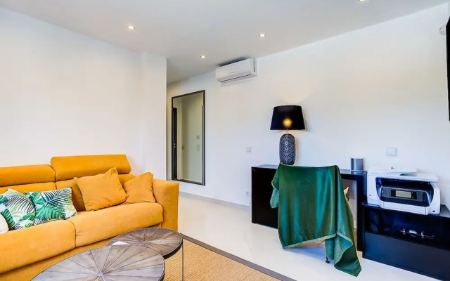 Goldeneye Luxury 6 Bedroom Villa With Infinity P