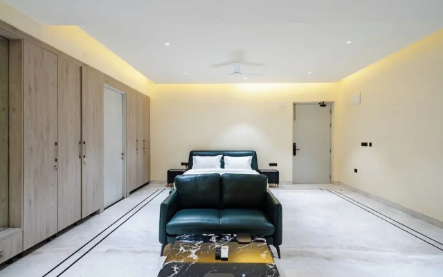 CS Luxurio Studios