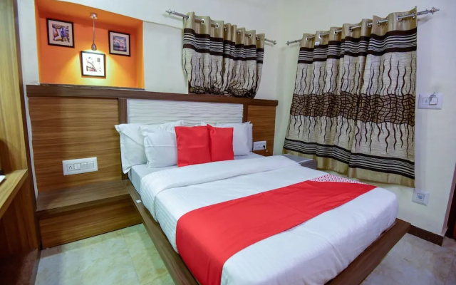 OYO 13553 Palm Residency