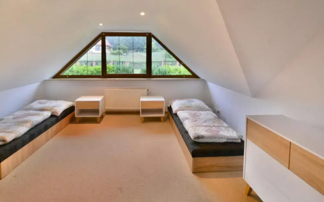 Comfortable, Large Holiday Home With a Garden