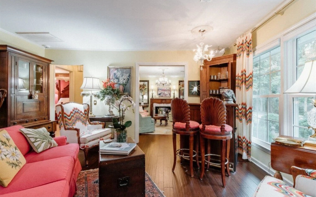 Knoxbury Terr, 25