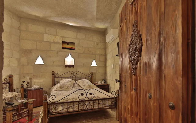 Maccan Cave Hotel