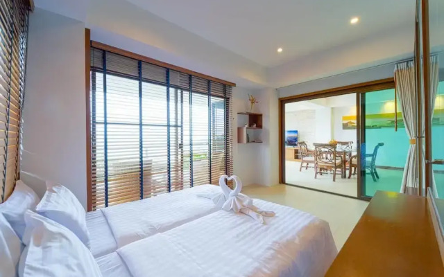 Beachfront 2 bed Condo with Seaview BW2