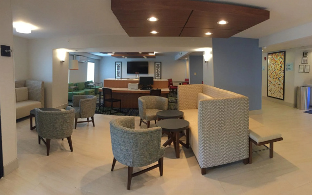 Holiday Inn Express and Suites Albany Airport- Wolf Road by IHG