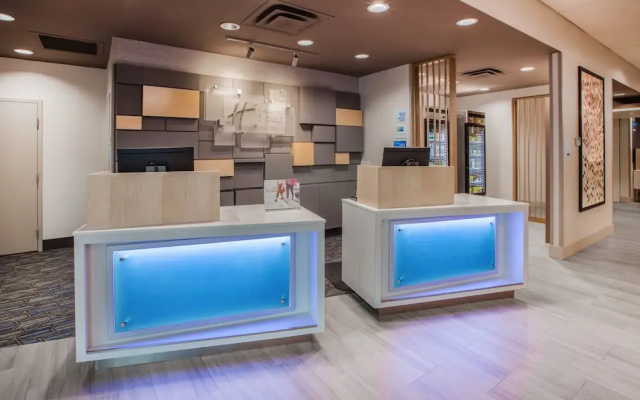 Holiday Inn Express Milwaukee West Allis, An Ihg Hotel