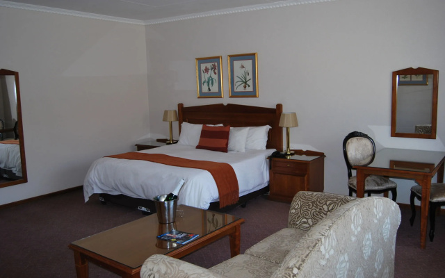 Safari Hotel & Convention Centre