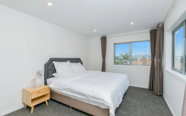 Hero Holiday House