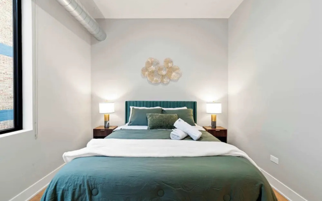 Edgewater Gem Stylish 2BR Apartment Near Lake