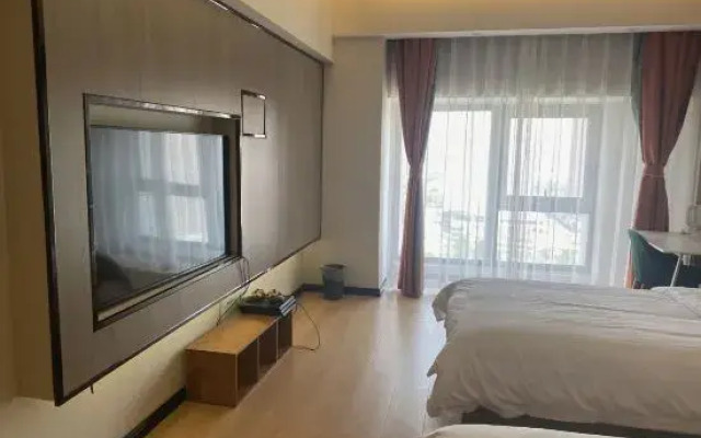 Gemini Hotel (Xinxiang Baolong Plaza)