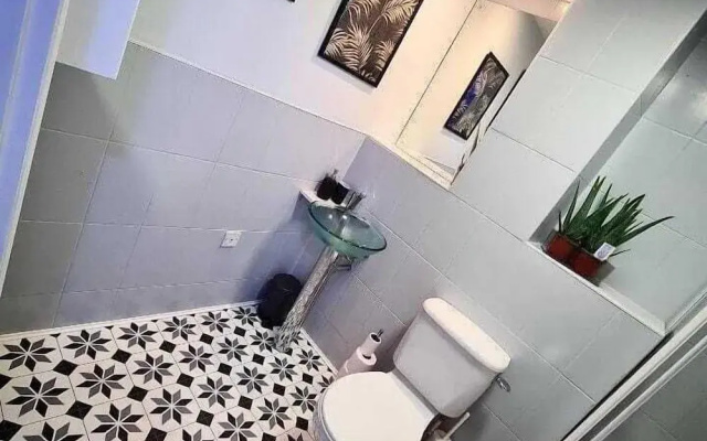 1 Bed Flat - Sleeps 2 - Jacuzzi - Parking - Wifi