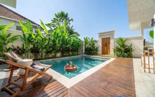 Dasha 2 - Chic 2BR Canggu Hideaway with Spacious Pool & Patio