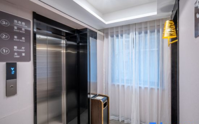 Homeinn Plus Hotel (Guiyang Qianlingshan Park Yan'an West Road Subway Station)