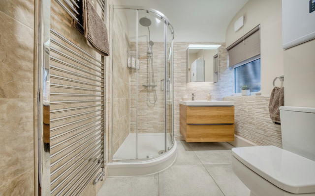 Tranquil Studio - Sleeps 2 & Private Parking