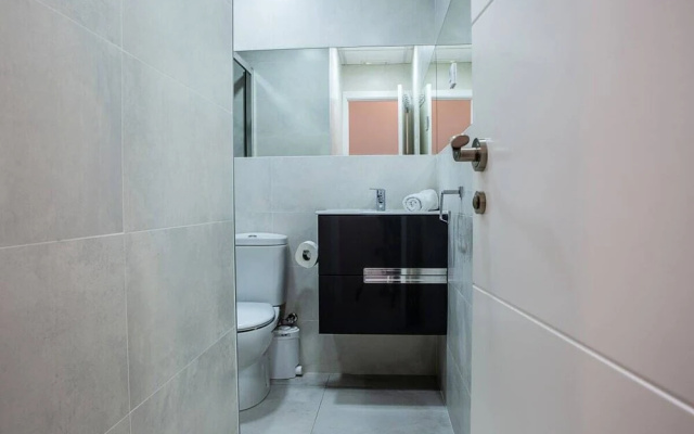 Modern 3 Bdr 2 Bath in La Latina, Near Metro