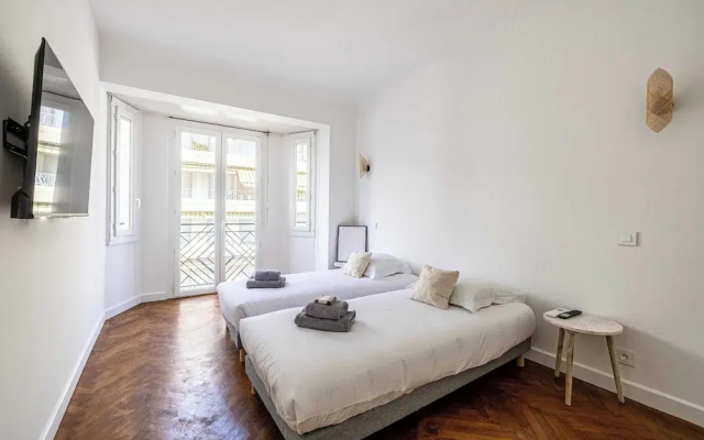 Elegance and Refinement With A/C - Cannes
