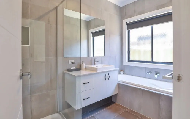 Indulge Luxury Homes - Dockside Marina