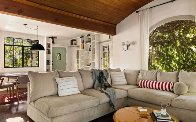 Hollywood Hideaway by Boutique