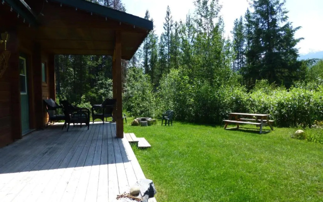 Mica Mountain Lodge & Log Cabins