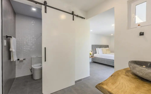 Luxurious Oasis Mins to Beach King Beds Pool