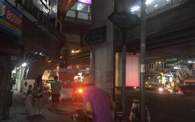 Отель Mangosteen Bangkok Sukhumvit Бангкок вид на фасад