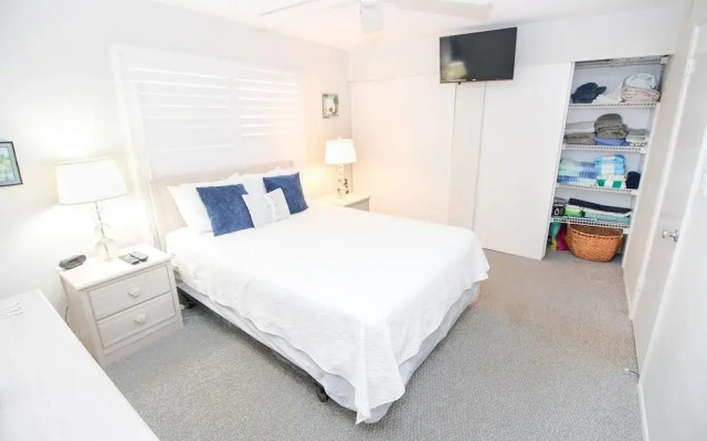 Colony Beach Club 126