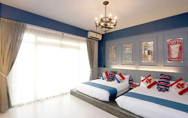 Girlfriends' Homestay