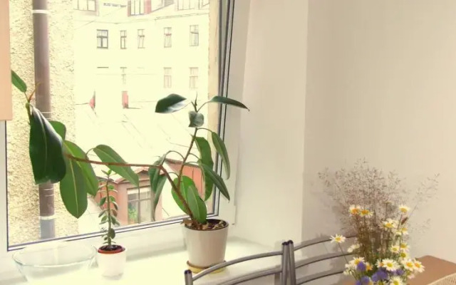 Sunny Loft Studio
