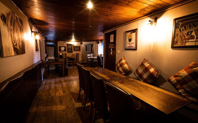 Nicky-Tams Bar & Apartments