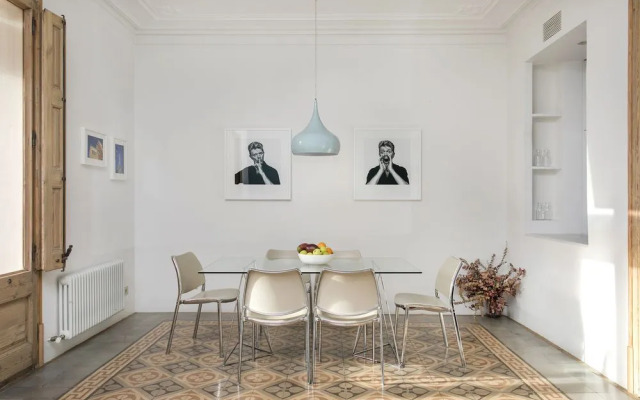 Spacious and luminous flat with balcony